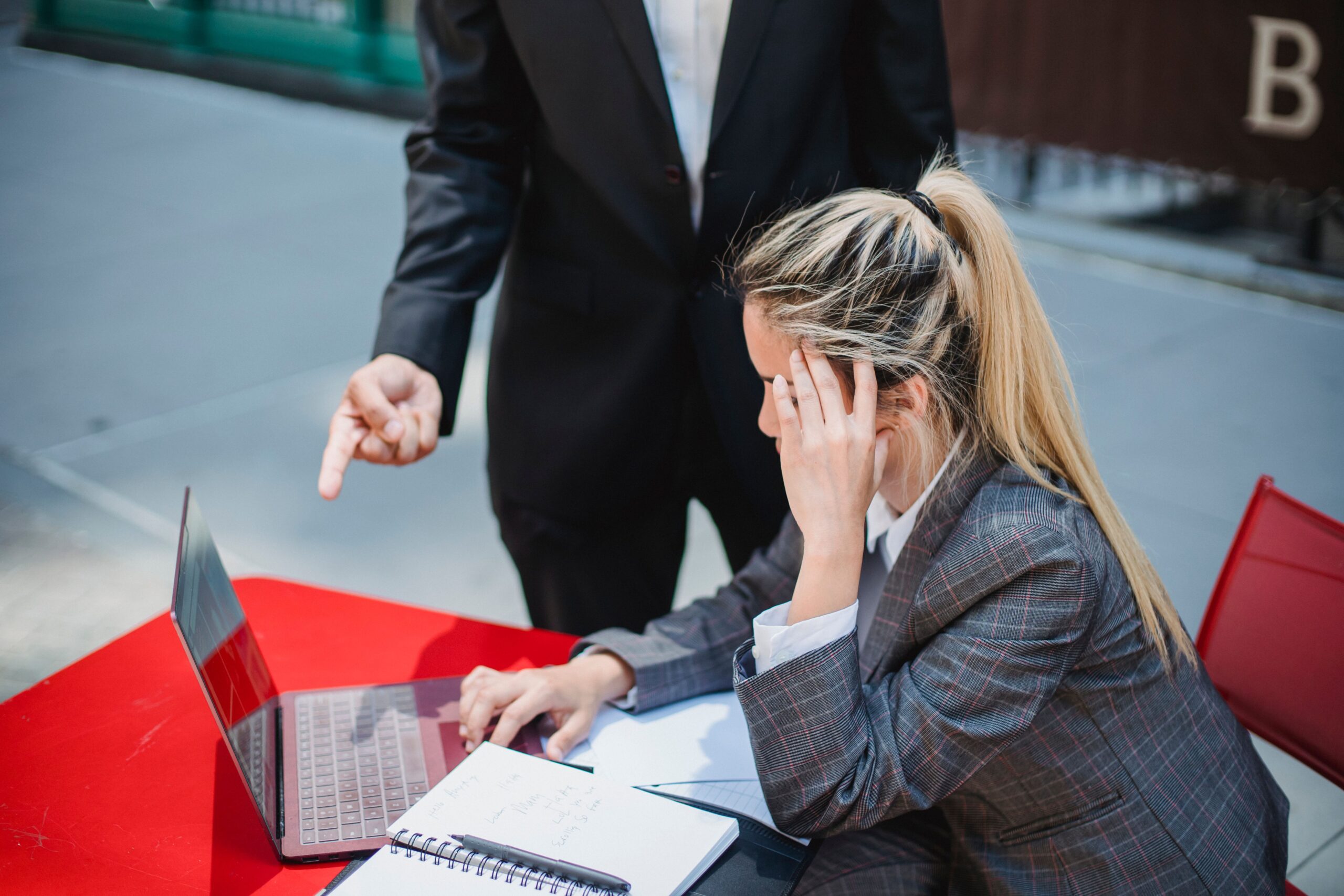 Read more about the article How To Turn Negative Reviews Into Positive PR
